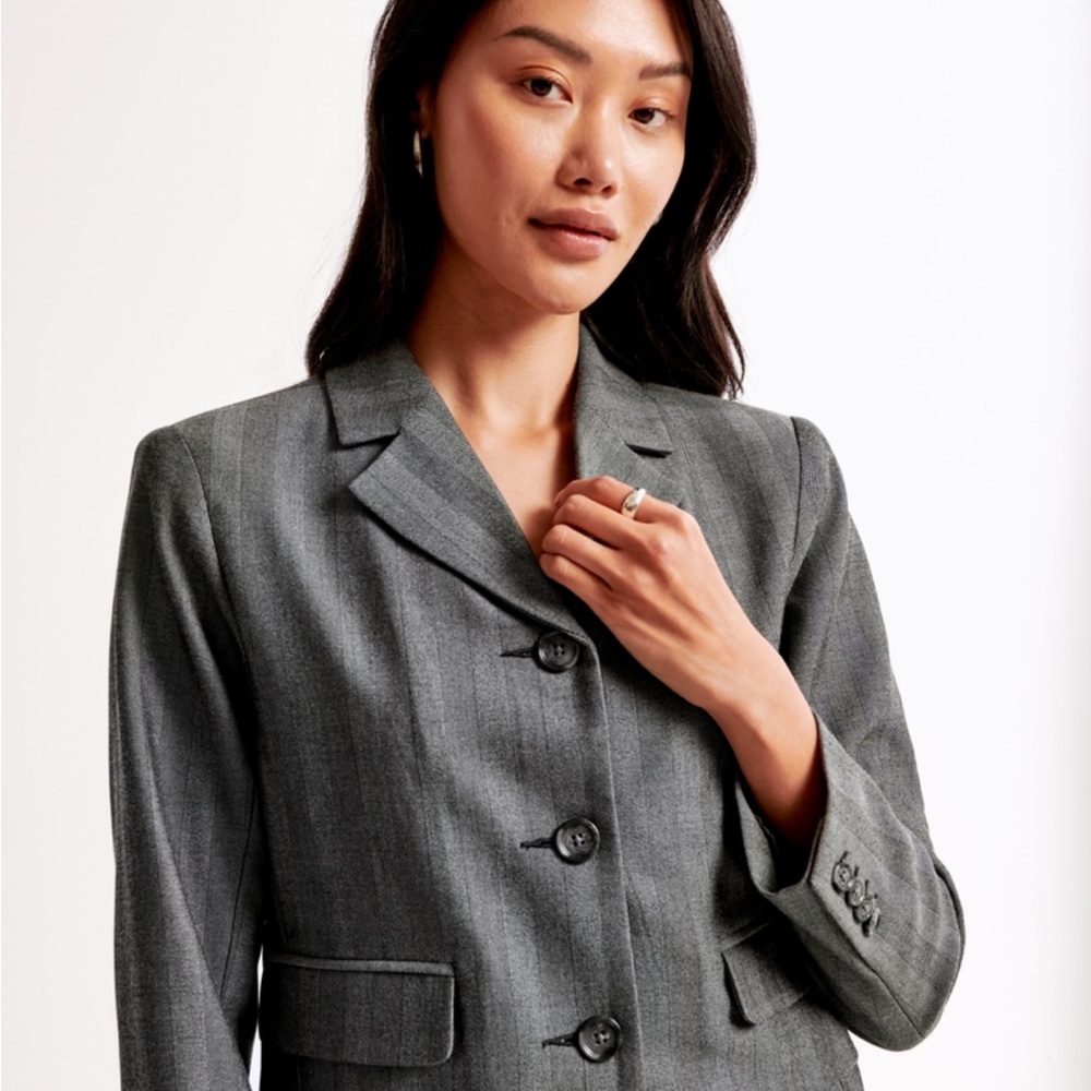 NWT Abercrombie Gray Cropped Blazer - Picture 2 of 6